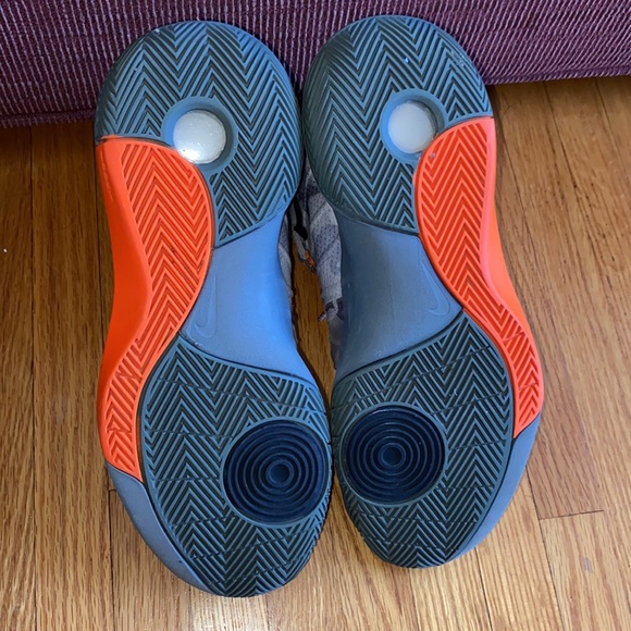 Nike Hyperdunks Basketball Shoes - Picture 4 of 5